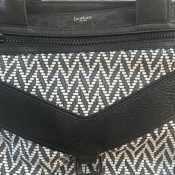 Botkier Trigger Small Satchel - Picture 5 of 8